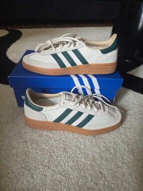 ADIDAS HANDBALL SPEZIAL 'OFF WHITE/COLLEGIATE GREEN' SNEAKER